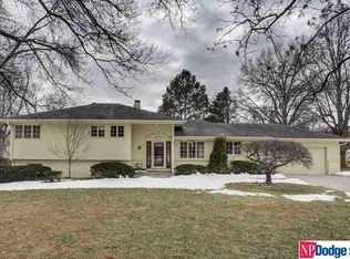 9521 Douglas St, Omaha, NE 68114
