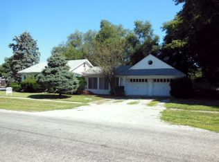 385-387 W Warren St, Warrensburg, IL 62573