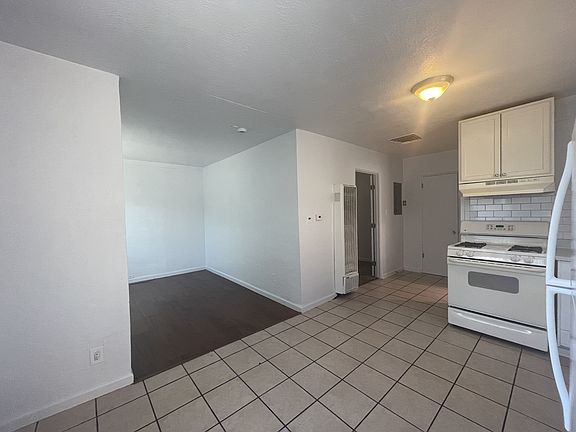 4th image of 1029 Palomas Dr SE APT D
