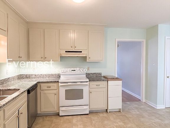 3rd image of 2612 Tracewood Cir