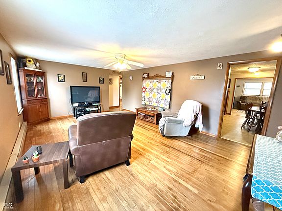 3rd image of 207 Locust St