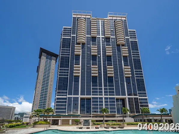 600 Queen St APT 2208, Honolulu, HI 96813