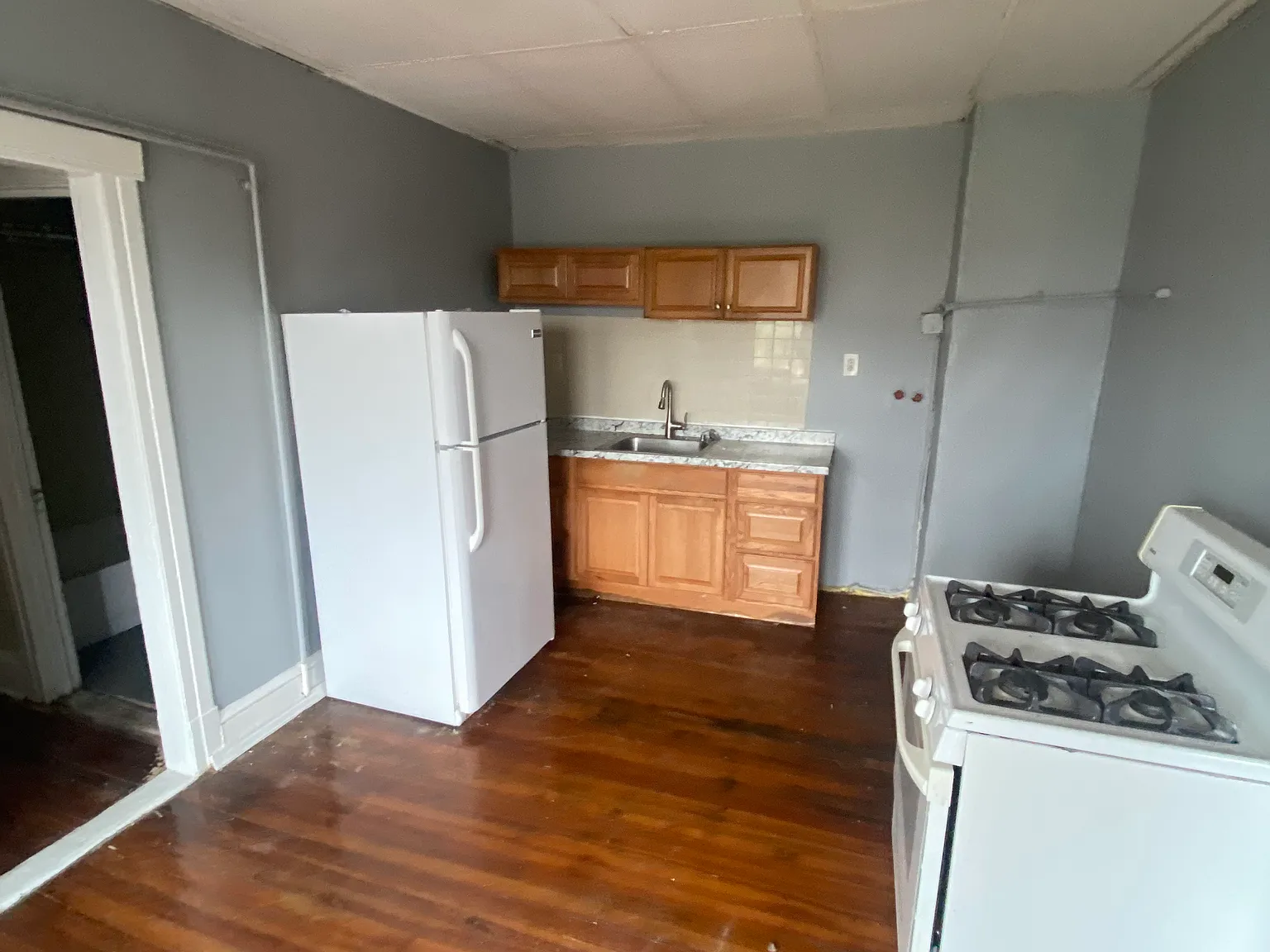 3 bed, 1100 sqft, $1,350 — Photo 1