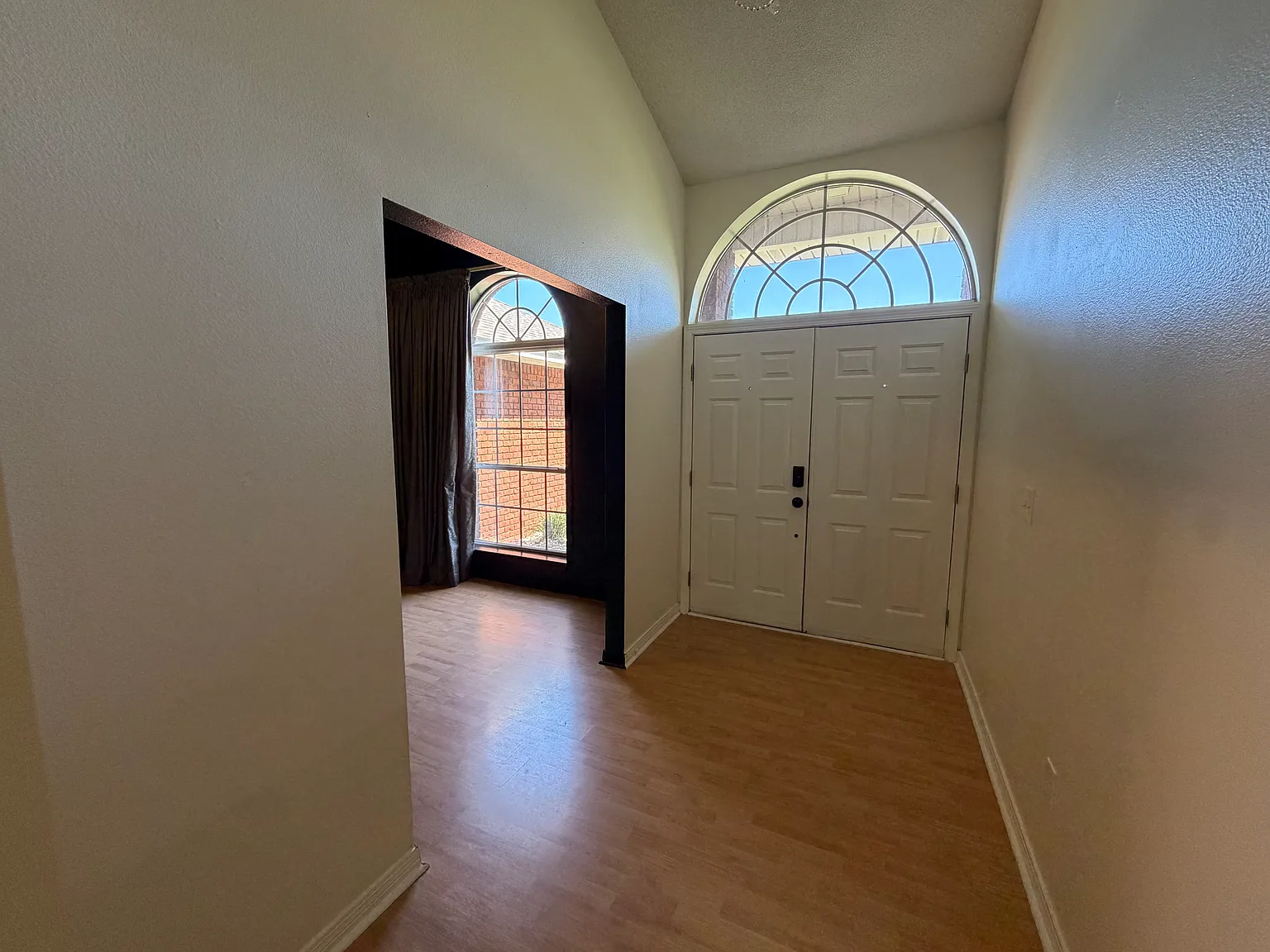 4 bed, 2313 sqft, $2,500 — Photo 2