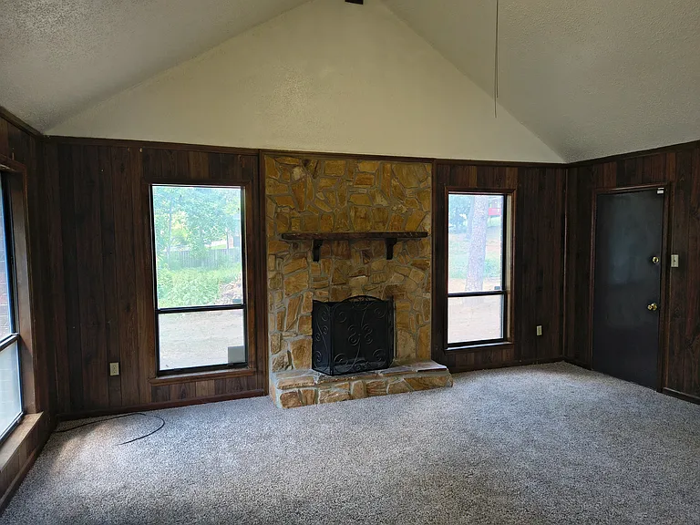 2916 Crosscreek Rd — Photo 3