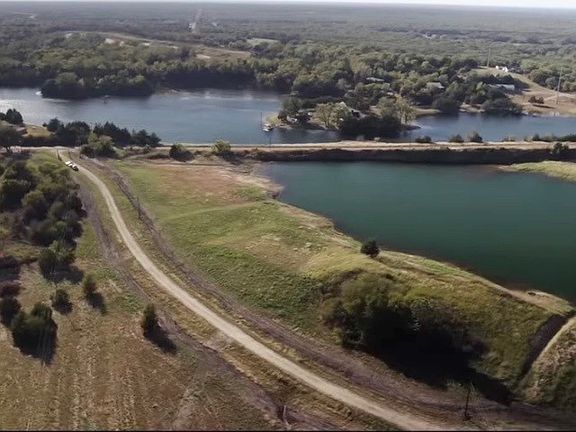 3rd image of Quarry Ln