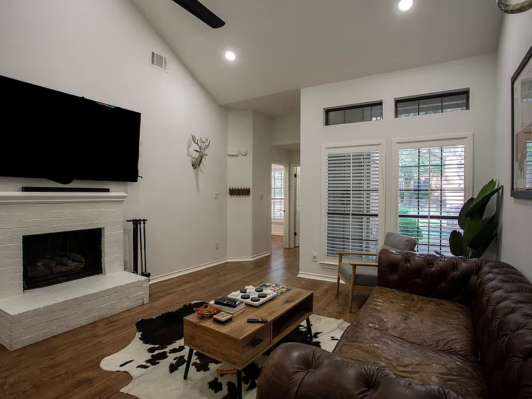 2521 Stanford Ct — Photo 3
