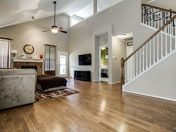 3rd image of 5915 Vista Glen Ln