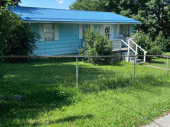 3rd image of 305 Fayette Ave
