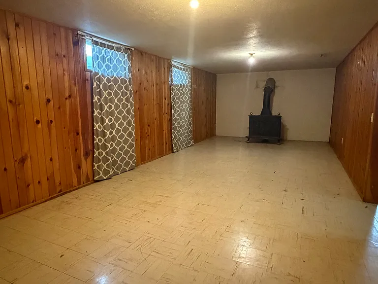 1045 Gridley Dr — Photo 3