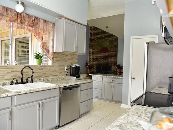 5th image of 12921 Westpark Dr