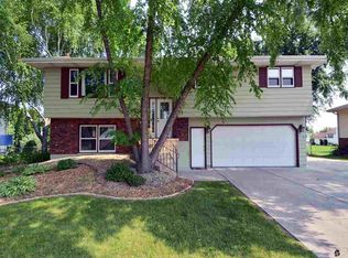 835 S Perry Pkwy, Oregon, WI 53575