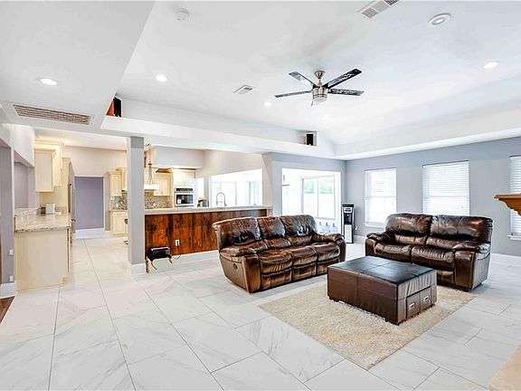 2nd image of 601 Burnside Dr