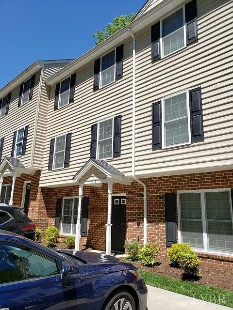 1st image of 2009 Lakeside Dr #412