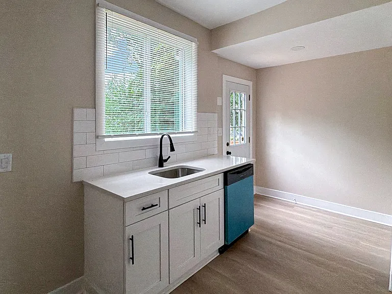 3411 Reisterstown Rd — Photo 11