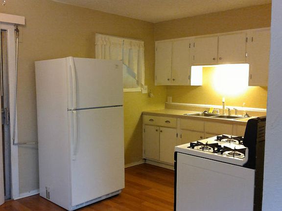 3rd image of 4730 Broughton Dr