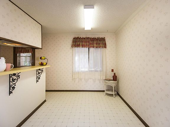 5th image of 700 Plaza Village Dr