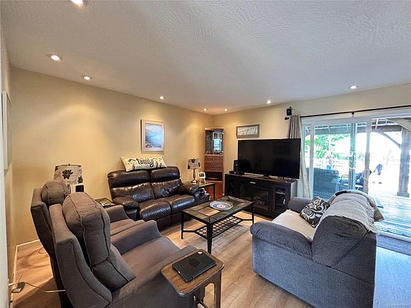 5th image of 503 Maquinna Cres