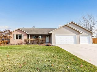 479 Earnhardt Ct, Green Bay, WI 54311
