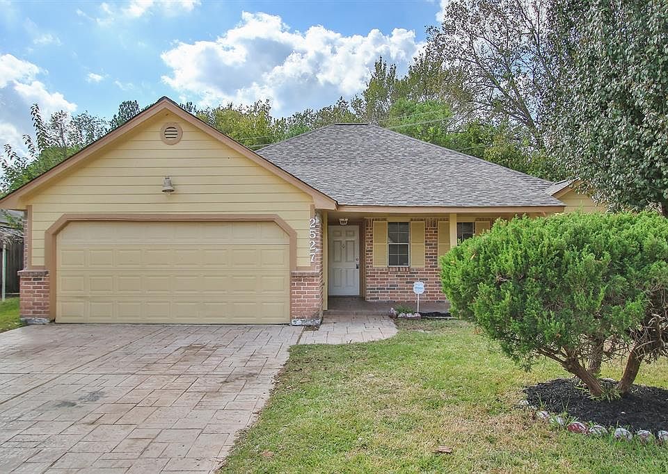 1st image of 2527 Cadiz Cir