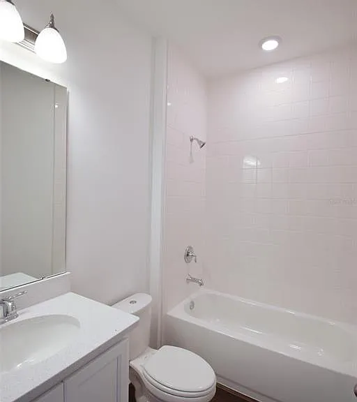 2370 Lancashire St — Photo 28
