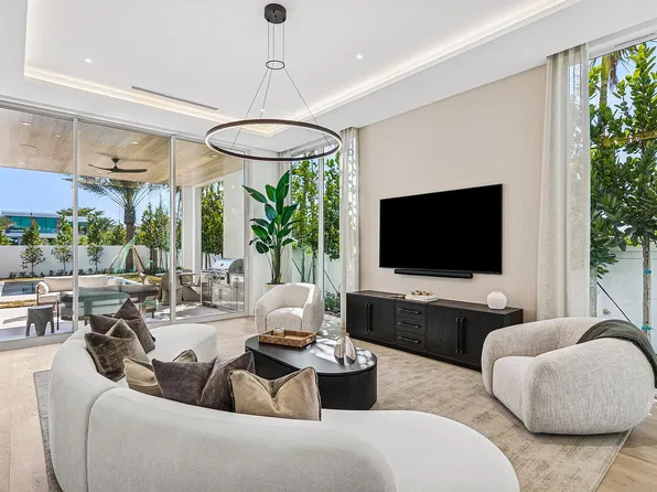 330 Grove Place, Delray Beach, FL 33444