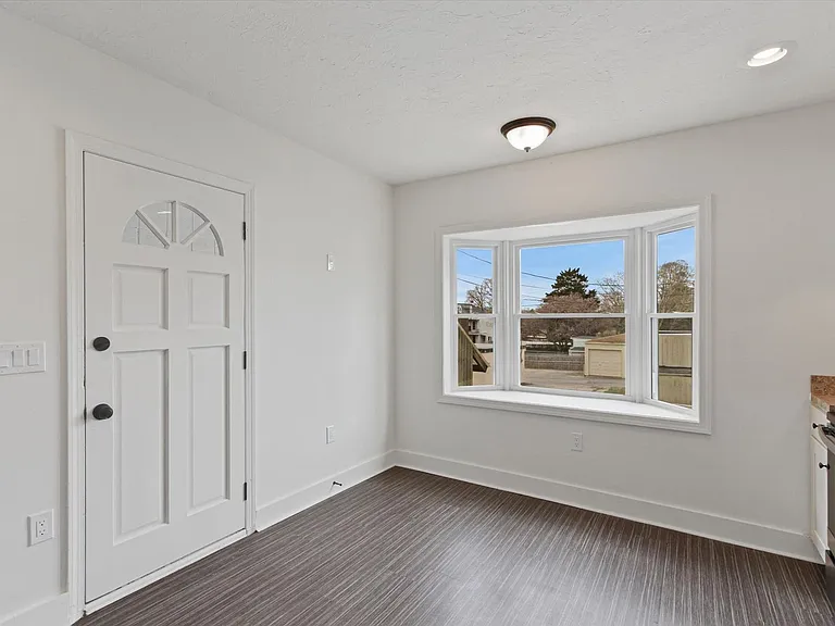 1020 N George St — Photo 13