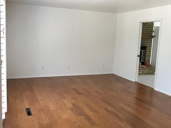 3rd image of 9637 Gairloch Dr