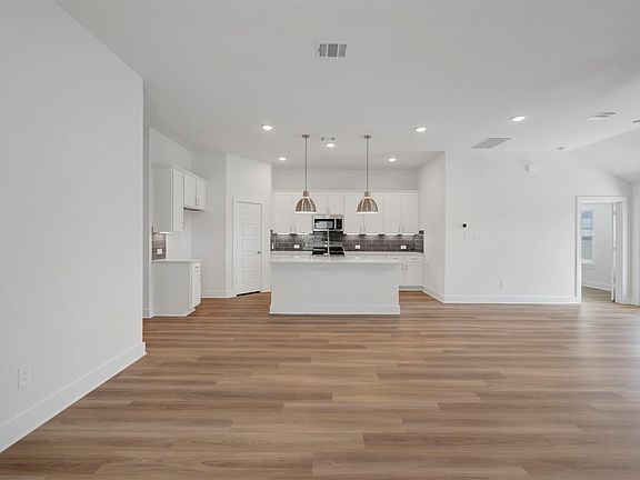 4th image of 16827 Zavala Way