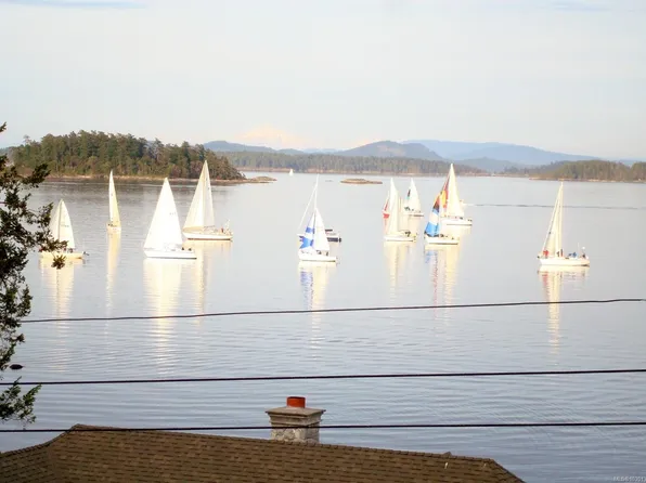 10502 Jocelyn Pl, Sidney, BC V8L 2P5