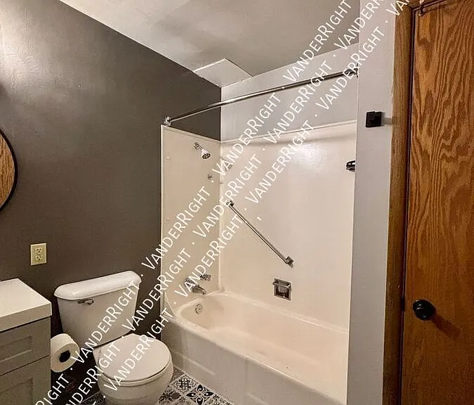 205 W 18th St — Photo 38