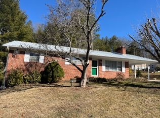 8 Oakland St, Weaverville, NC 28787