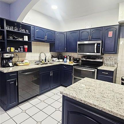 3rd image of 7714 Deleuil Ave