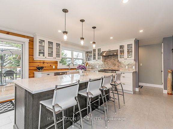 5th image of 19 Mulock Dr