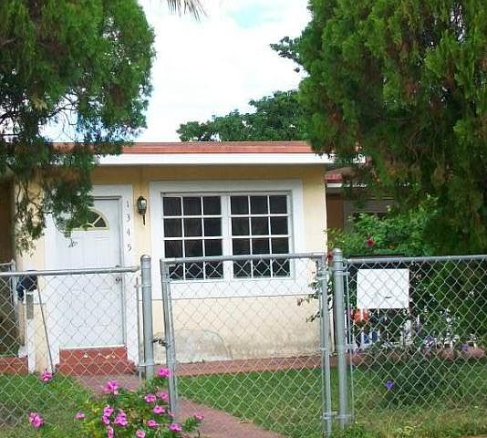 1st image of 1345 NE 134th St