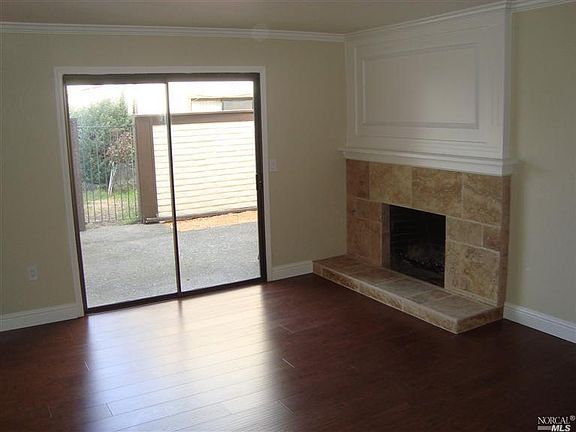 5th image of 67 Vineyard Cir