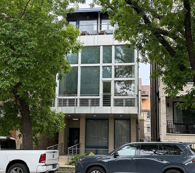 2nd image of 2024 W Webster Ave #2