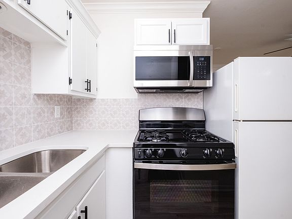 5th image of 204 N Fillmore St APT 6
