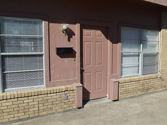2nd image of 2420 Moneda Ave