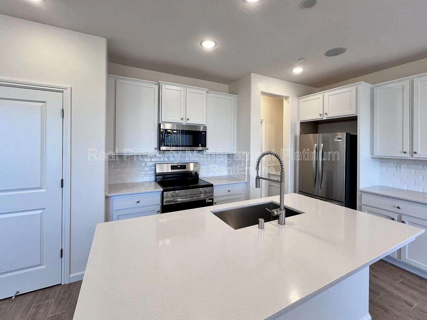 3 bed, 2.5 bath, 1651 sqft, $2,650 — Photo 3