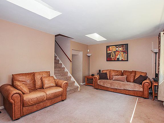 3rd image of 1117 S Harvey Ave