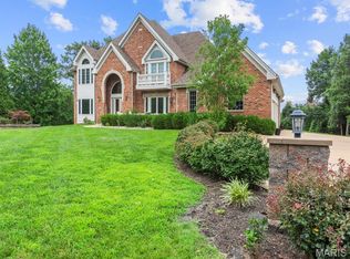 360 Laduemont Dr, Saint Louis, MO 63141