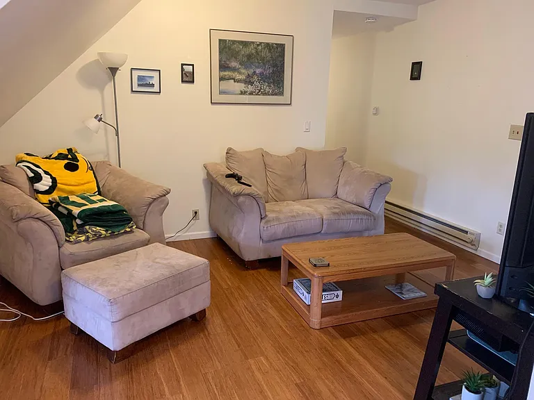 2756 N Farwell Ave #3 — Photo 8