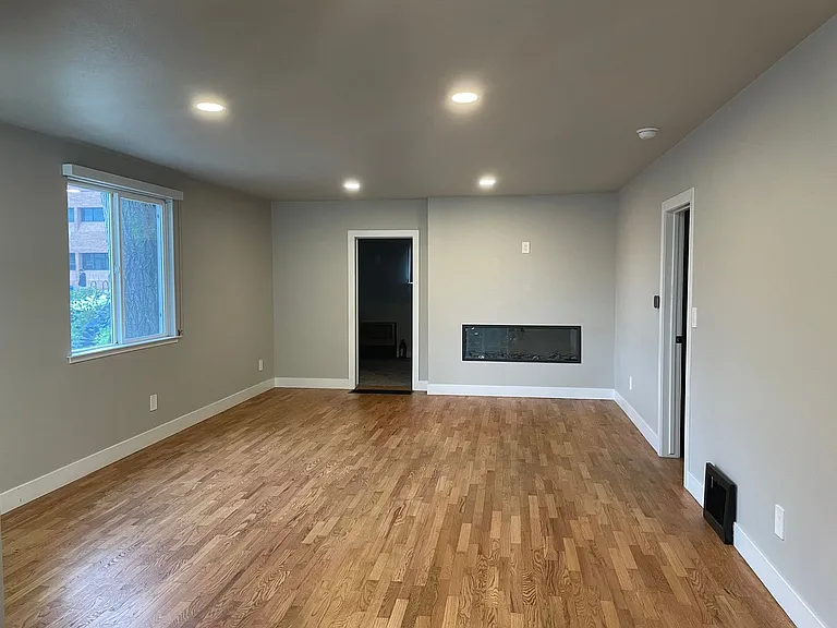 921 Walnut St — Photo 5