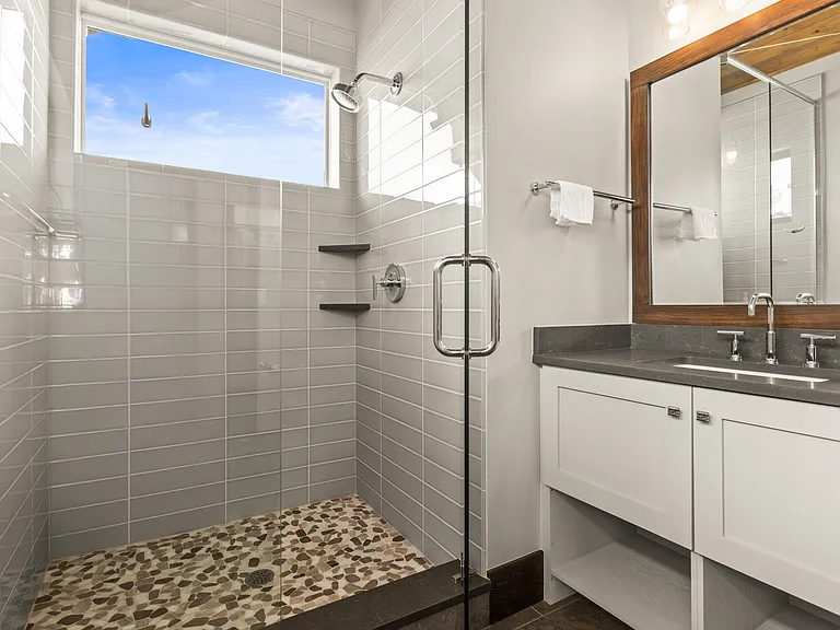 Upper Level Bedroom Ensuite Bathroom 4