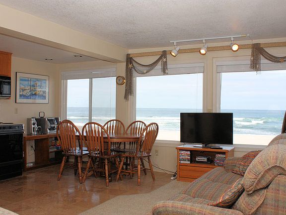 3rd image of 3303 SW Anchor Ave APT 3