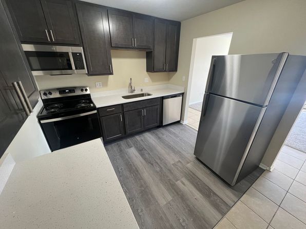 Williamsburg Flats 215, 215 Williamsburg Dr APT 2, Thiensville, WI 53092