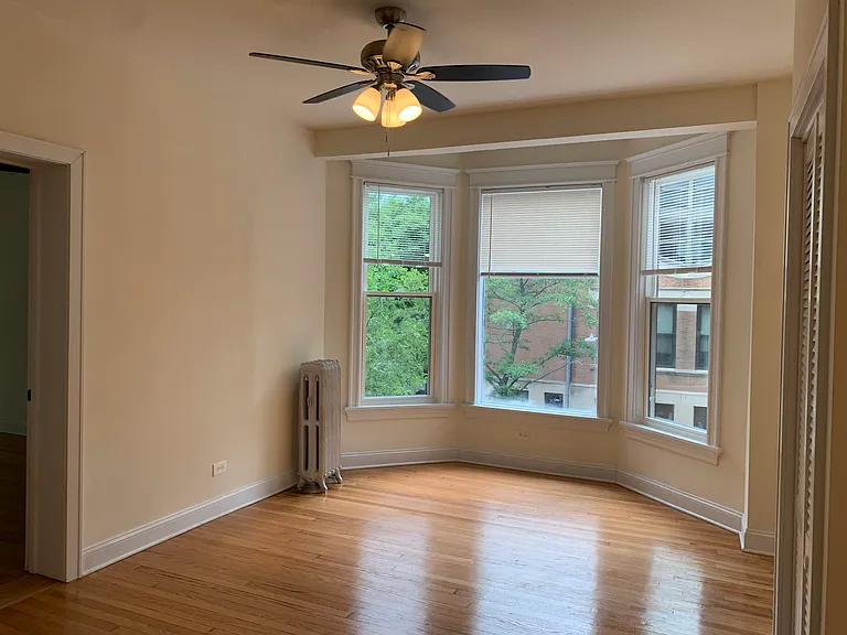 1035 W Barry Ave #2 — Photo 2