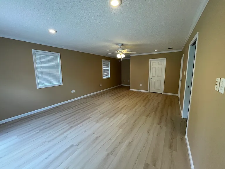 2208 White Oak Dr — Photo 17