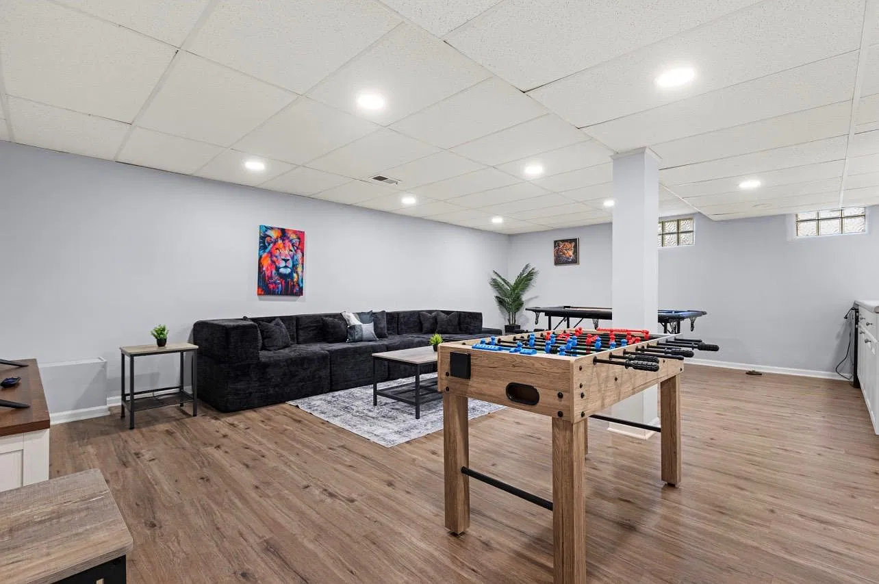 4 bed, 3148 sqft, $9,900 — Photo 1
